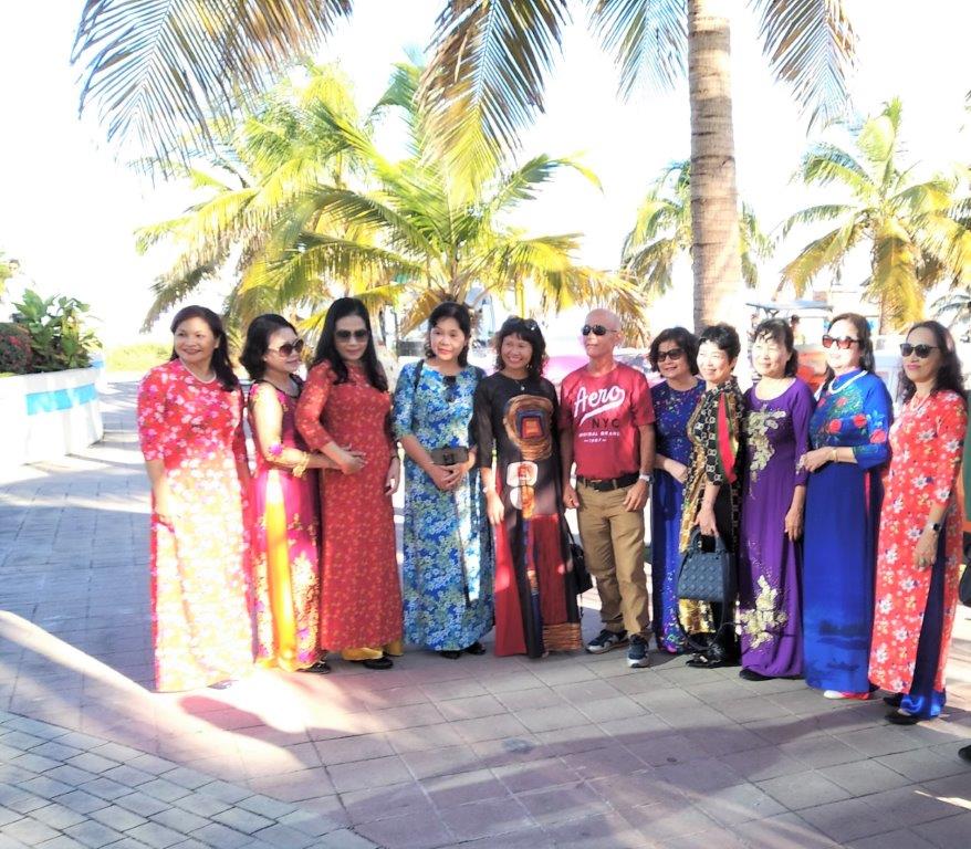 Vietnamese tour cuba group special party havana